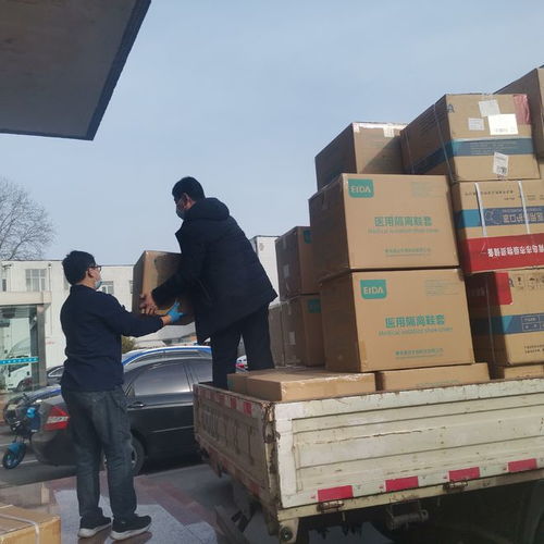 扛住風(fēng)險的脊梁——青島萊西稅務(wù)“60后”突擊隊主動請纓上陣首夜，搬運數(shù)十噸防疫物資